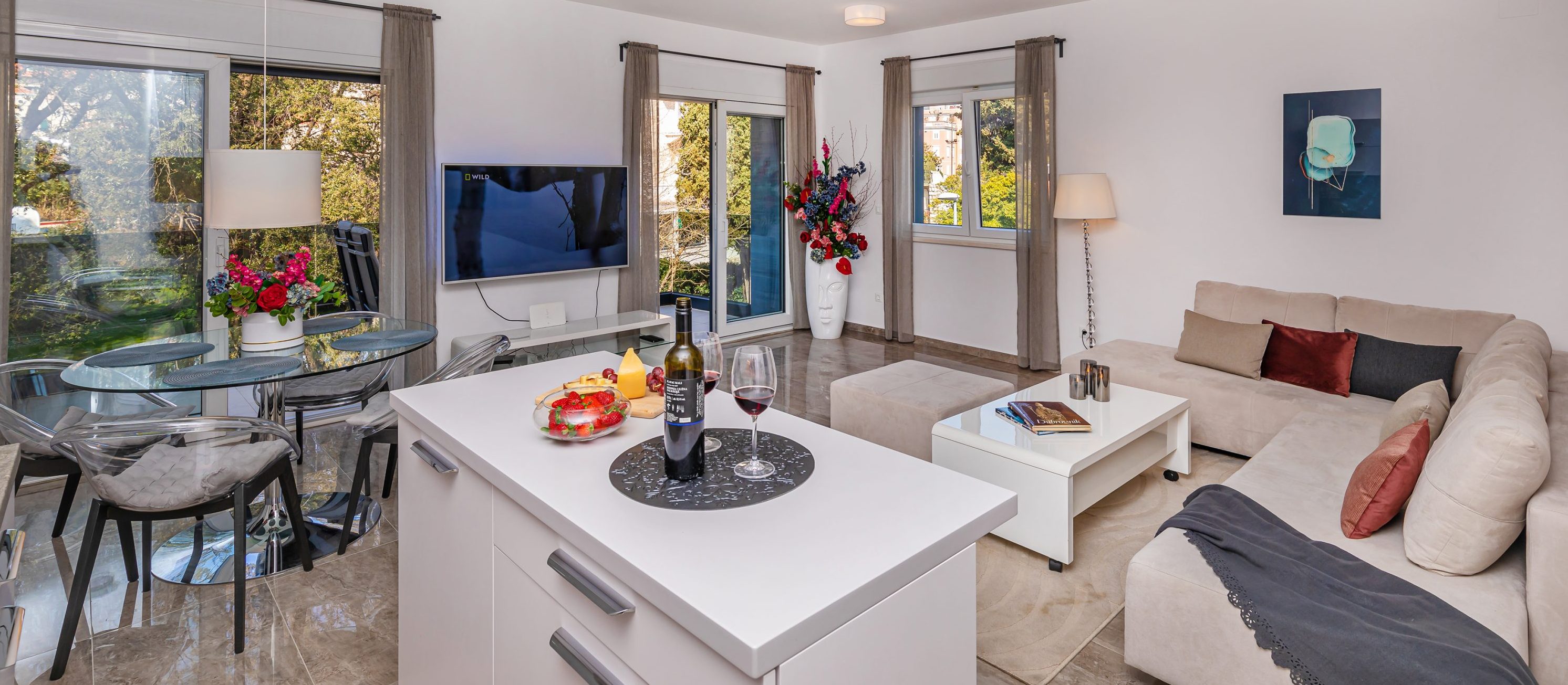 Apartment Leona Hero Image