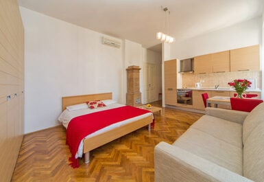 Old City Gate Studio Kitchen and Dining