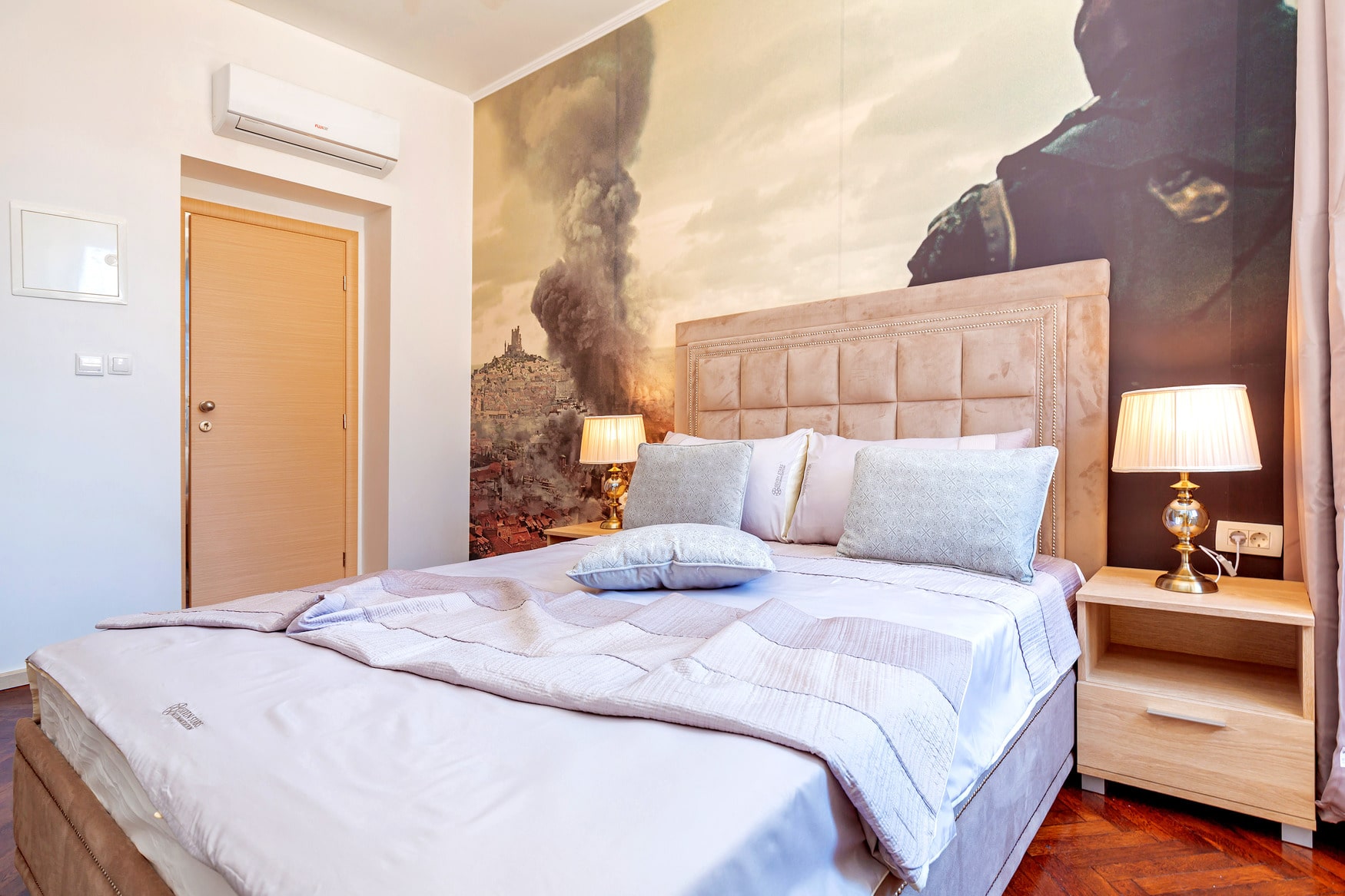 Room 1/2/4 Standard With View – Interior Hallway