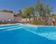 Villa Queen – Exterior & Terrace